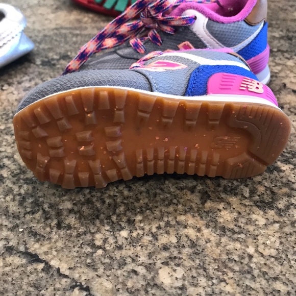 Toddler girls New Balance sneakers size 5 - Picture 4 of 4